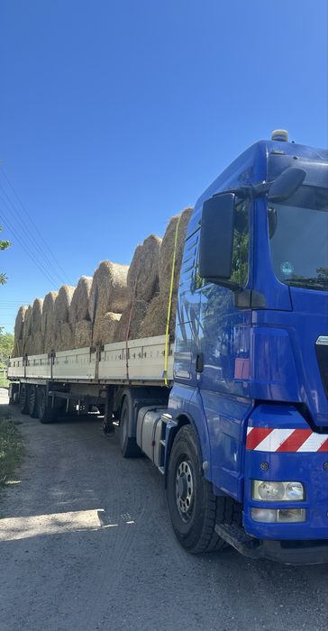 Transport  balotów siana słomy kiszonki beli