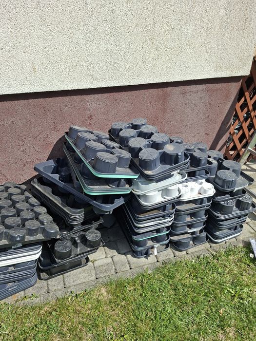 Paletki ogrodowe plastikowe na doniczki