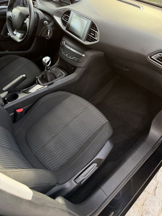 Peugeot 308 — fotografia 8