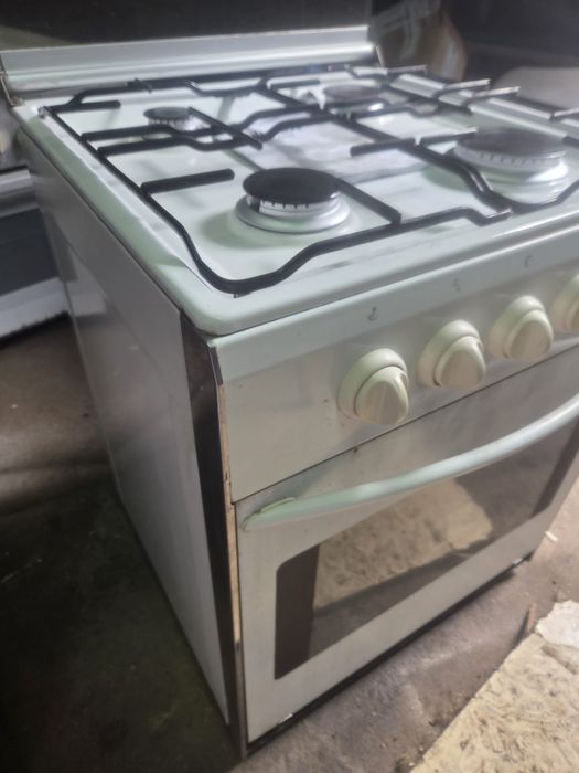 Fogão baixo de bancada junex em bom estado 95 euros.
Gas de botija 
4