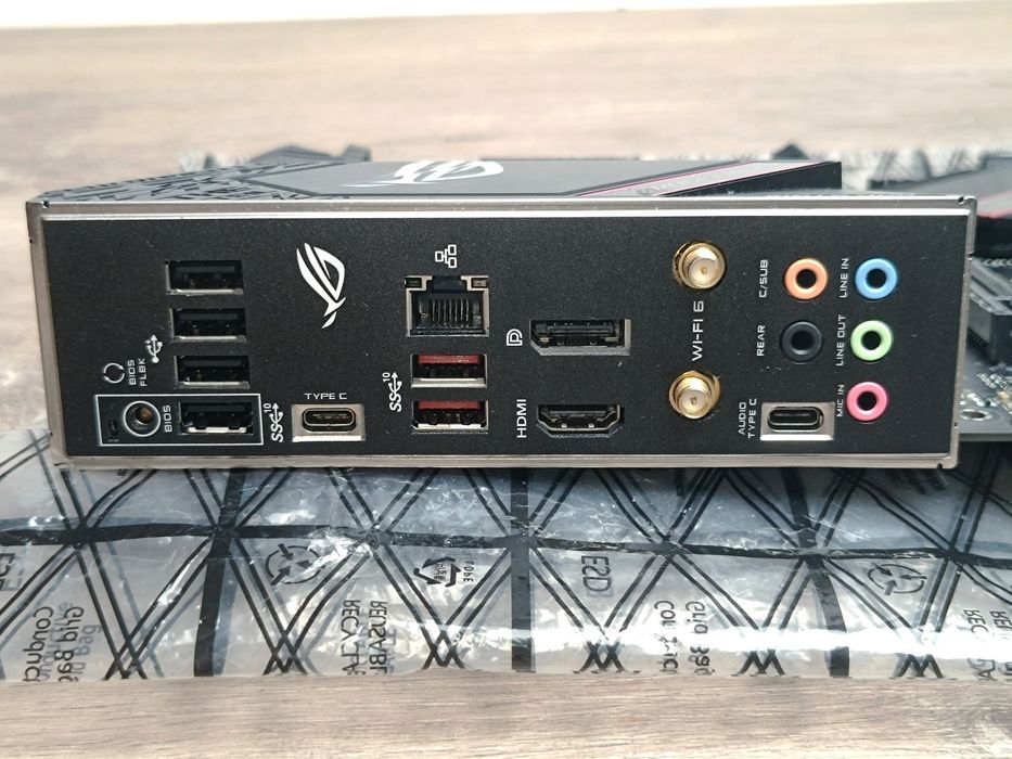 ASUS ROG Strix B550-E Gaming AM4 ATX - Para Reparar