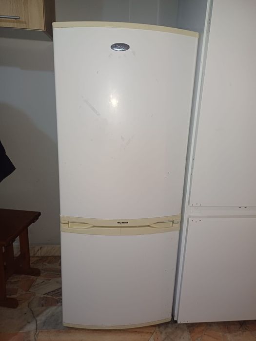 Lodówka  w dobrym stanie  160 cm