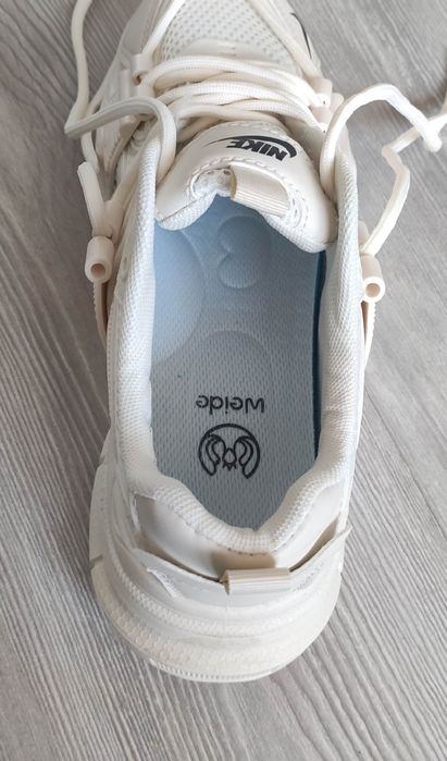 Nowe buty sneakersy.