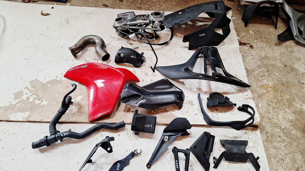 Ducati Multistrada 950 osłona kierunkowskaz boczek wypełnienie plastik