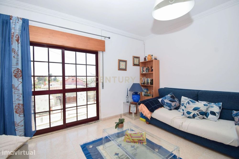 Apartamento T3, com 107 m² de área útil, estúdio musical com 40 m² e g