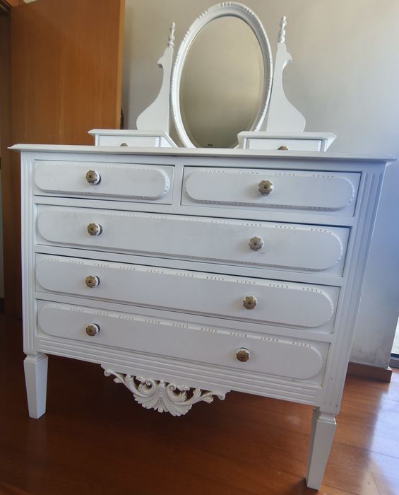 Quarto completo com espelho