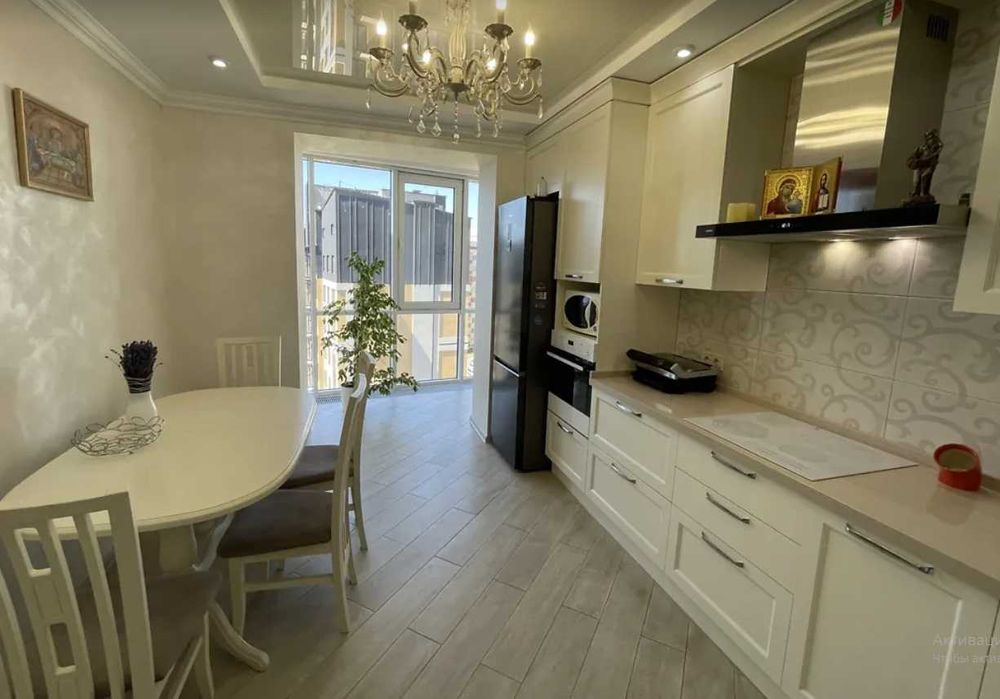 Продається  простора 3-кімнатна квартира в ЖК Чайка