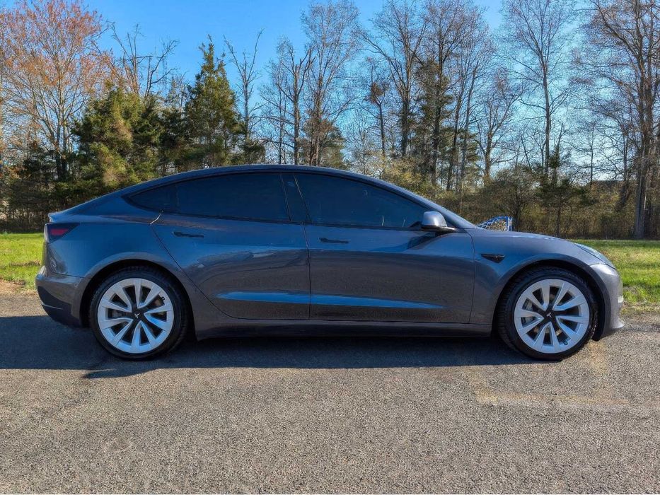 Tesla Model 3      2022