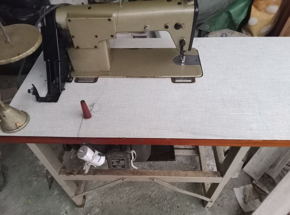 Máquina de costura industrial