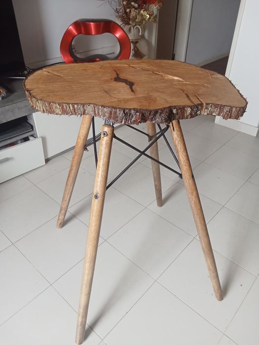Mesa decorativa em madeira