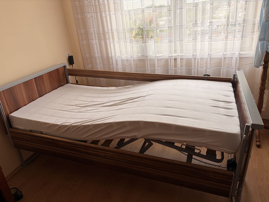 Lóżko rehabilitacyjne i materac przeciwodleżynowy