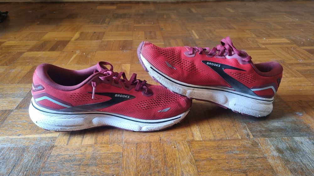 Sapatilhas Brooks Ghost 15 - Tamanho 45 - Bom Estado