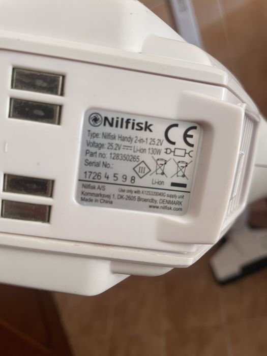Nilfisk avariado para pecas , aspirador vertical 2 em 1