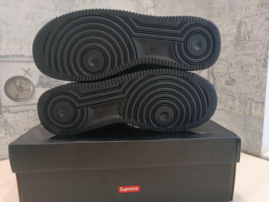 Nike Air Force 1 Low Supreme