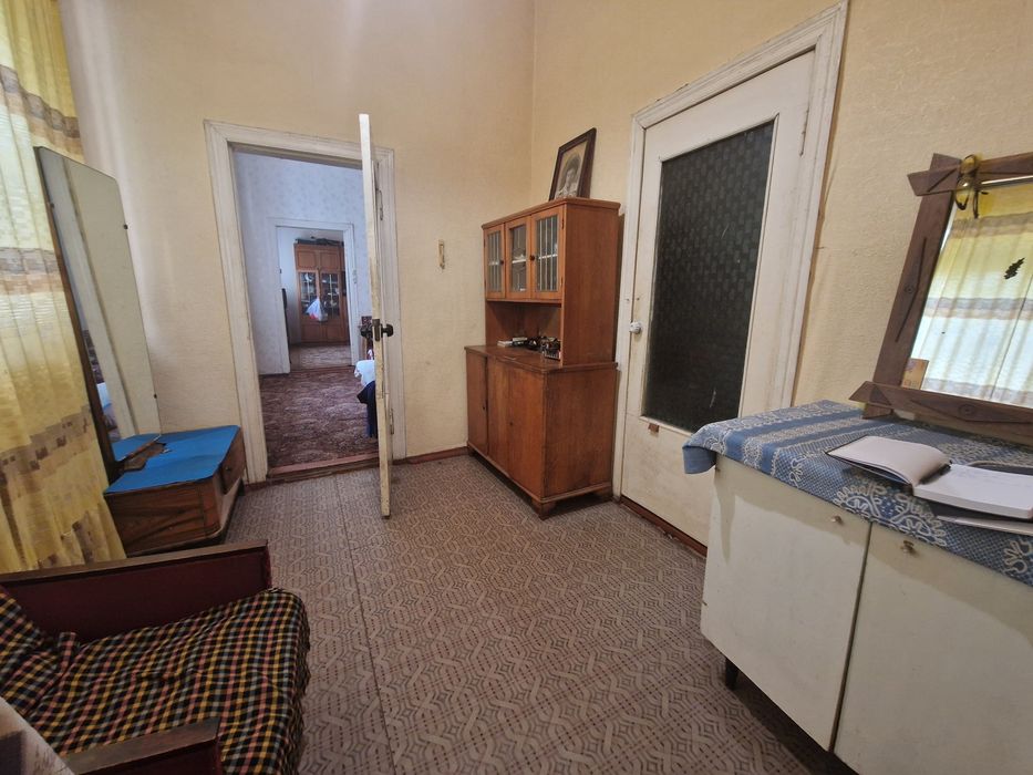 Продам 2к квартиру з окремим виходом + 7 соток землі  м.Кагарлик