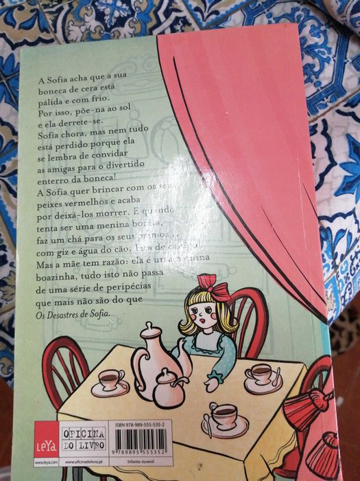 Livro  "os desastres de Sofia" oficina do livro.