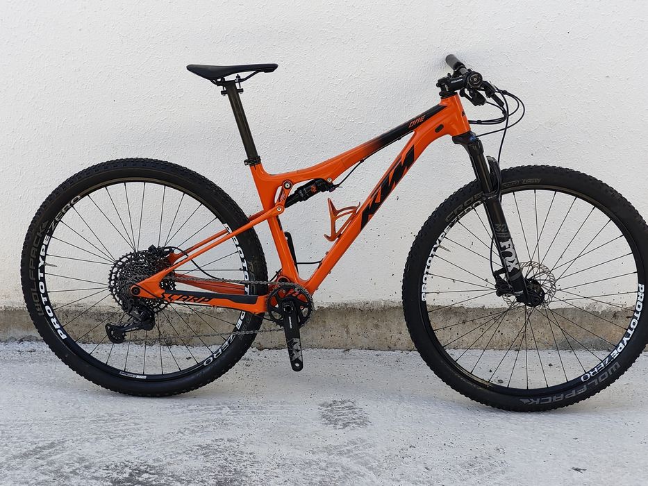 KTM scarp carbon 
Tamanho S
Suspensão e amortecedor fox com bloqueio no volante