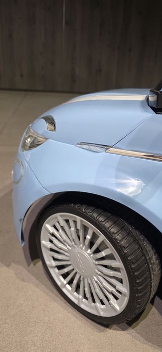 Vende se um carro para crianças, fiat 500