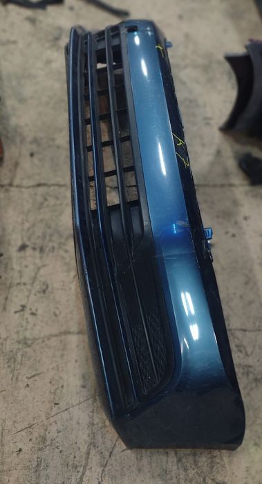 Бампер передний VW Jetta 6 оригинал бу целый рейсталинг