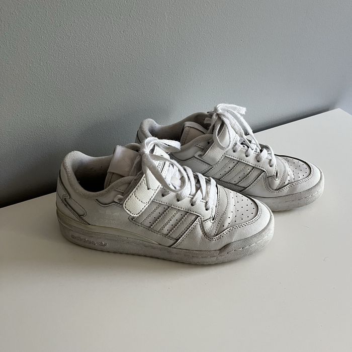 Białe buty Adidas Forum Low