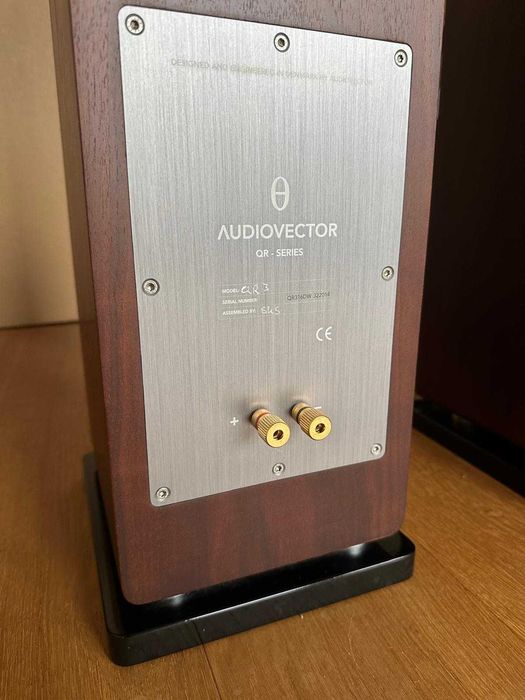Kolumny Audiovector QR3 orzech