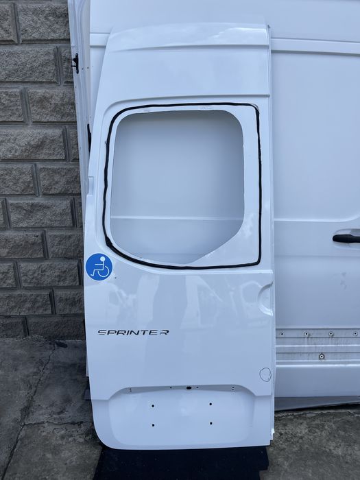 Задні ліві двері Mercedes Sprinter W907 (2024р) Нові