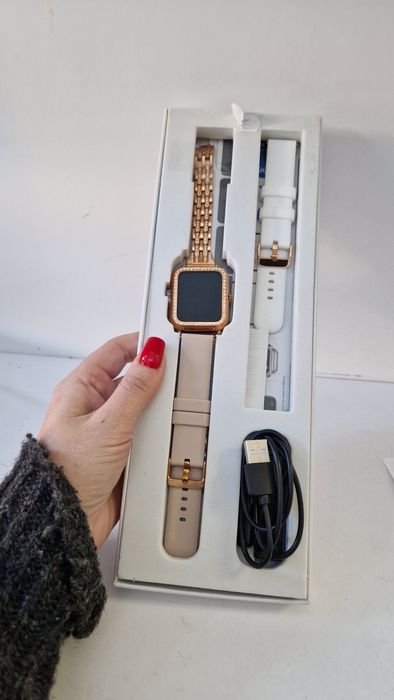 Smartwatch nowy. Z wymiennymi paskami.