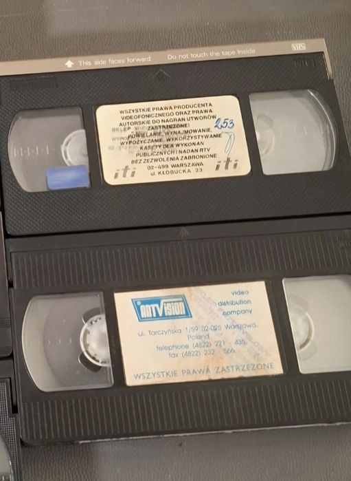 Bez baterii nie działa. Warbus. Dwa klasyki na kasetach VHS