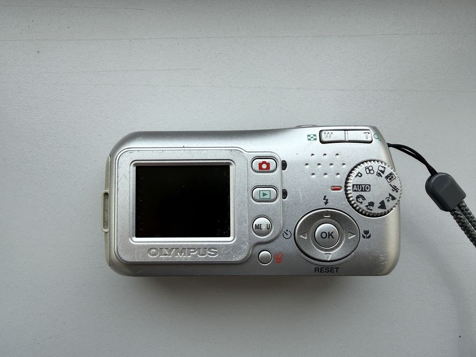 Цифровий фотоапарат Olympus c-180 5.1 mp
