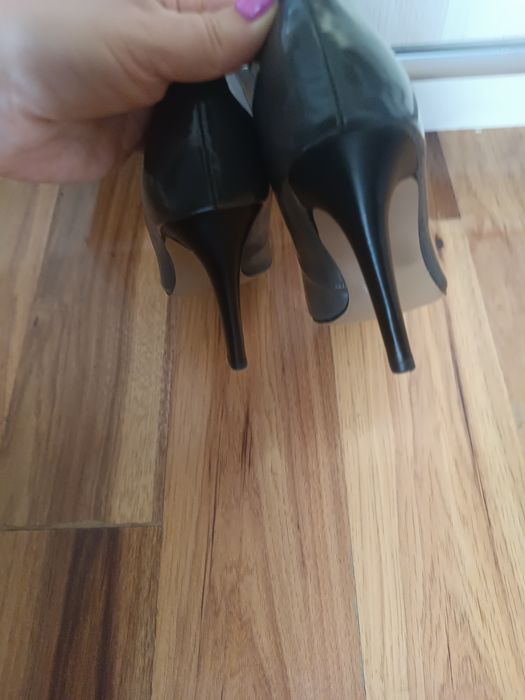 Szare szpilki lakierowane 37