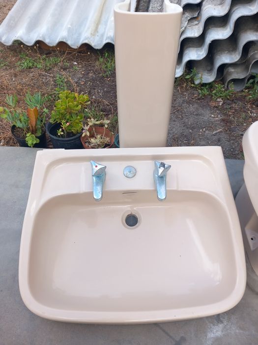 sanitários para wc. em perfeito estado. O preço inclui as 4 peças.