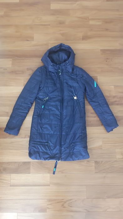 Жіноча куртка з капюшоном