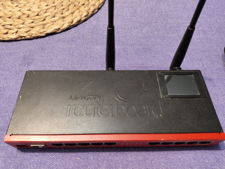 Router Mikrotik RB2011UiAS