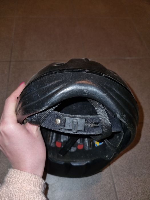 Czarny kask jeździecki Casco