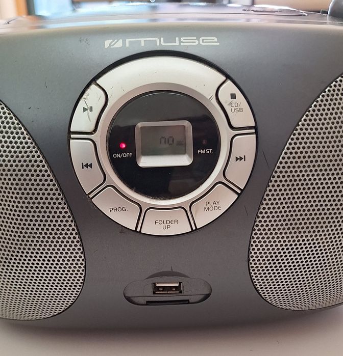 Aparelhagem rádio e USB  cabo e pilhas