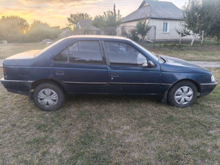 Продам власний автомобіль Пежо 405
