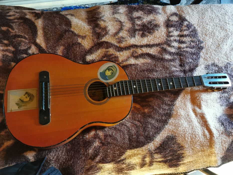 Продам гитару 7 струнную