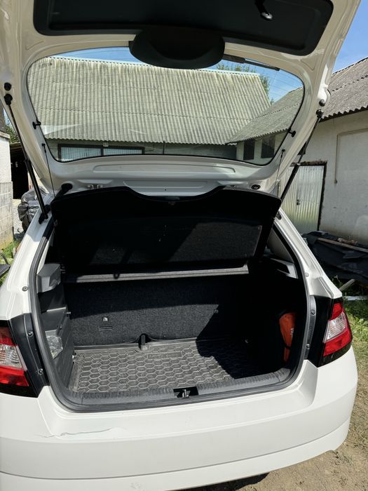 Skoda fabia  автомобіль