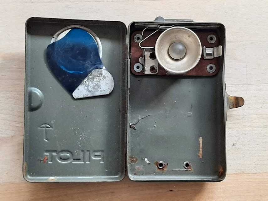 Lanterna Pilot, antiga, metálica