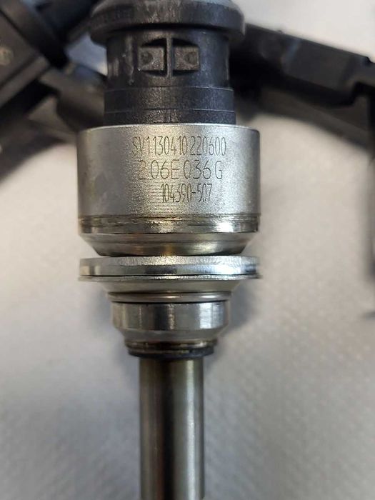 AUDI A6 C6 3,0 TFSI wtryskiwacz paliwa - 06E036G .