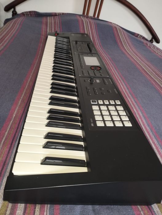 Roland FA-07 bom estado + saco Roland