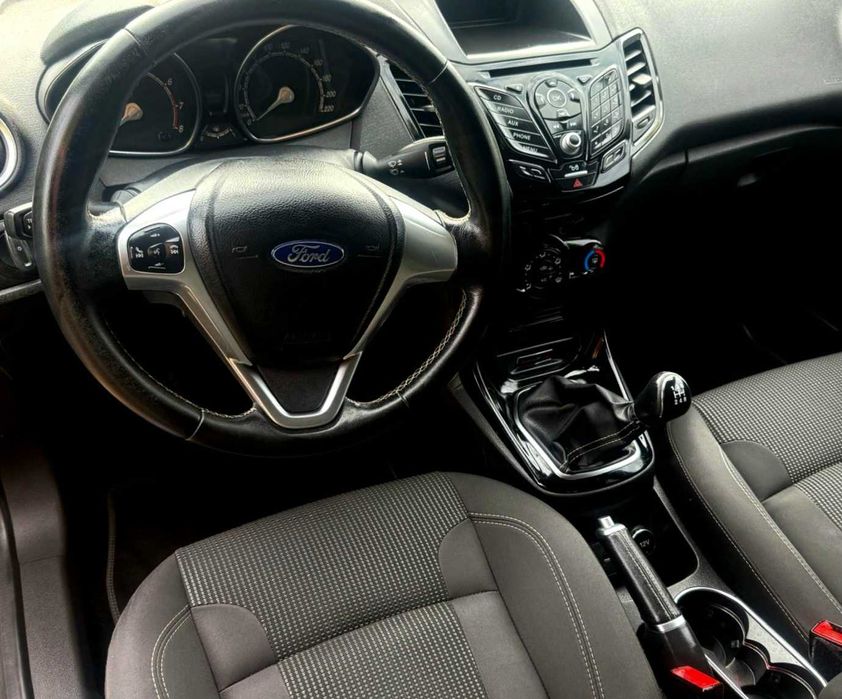 Ford fiesta  ,, TITANIUM '' 150- tyś super stan  gwarancja