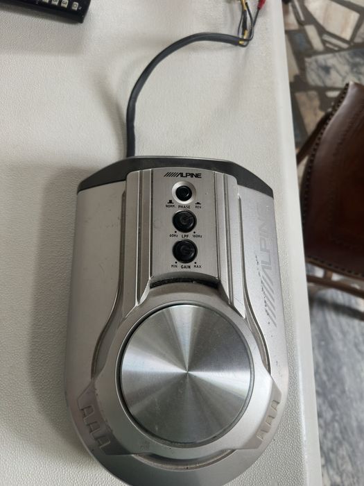 Vendo subwoofer   Alpine SWD-1600