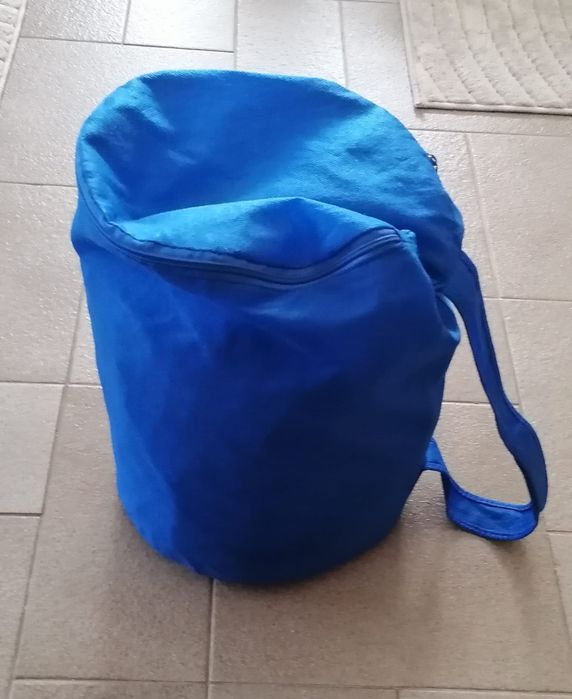 Cama insuflável de criança