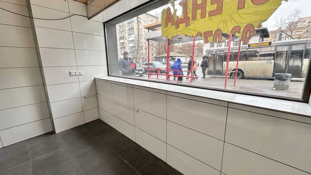 Без% Фото реал  н/ф 132м2 фасад 1пов зупинка гр.трансп. м Шулявка 14хв