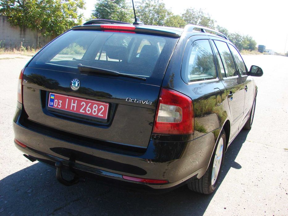 Skoda Octavia 1.8 TSi механика 6-ст 2011 год (максимальная комплектация)