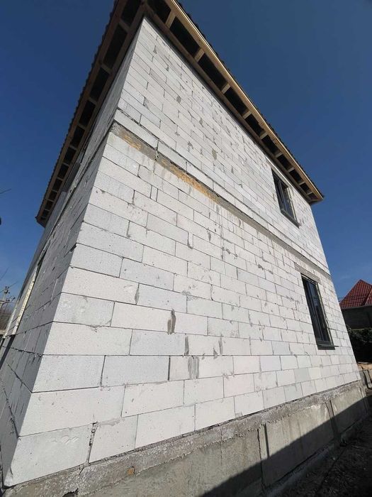 Продам новий будинок на вул. Сільській.