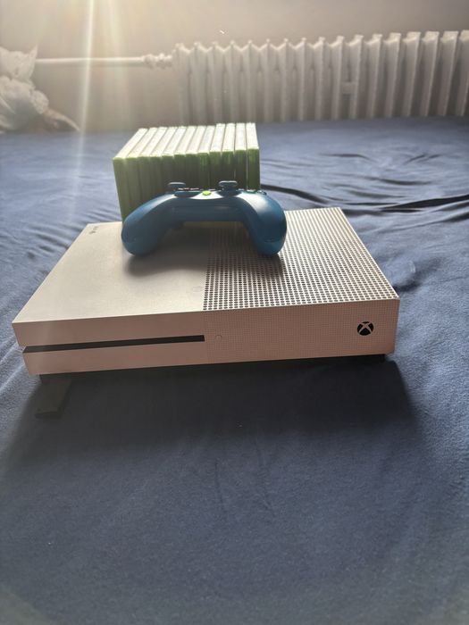 Xbox One S 256 GB + pad + gry | bardzo dobry stan