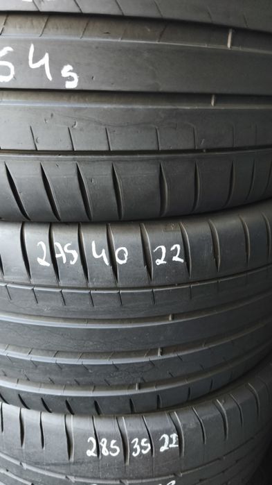Pneus  275/40/22