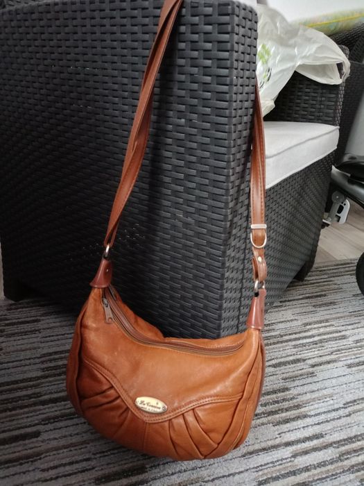 Torebka na ramię regulowany pasek brązowa ekoskórka suwaki